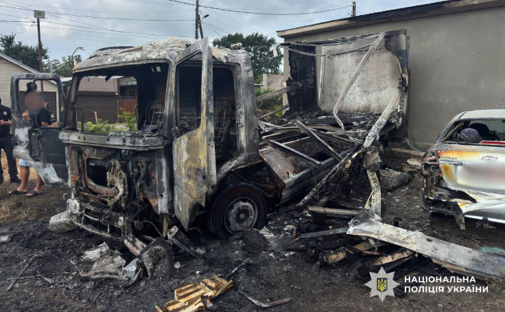 На Одещині затримали підлітка, який підпалив на замовлення автомобілі енергетичної компанії