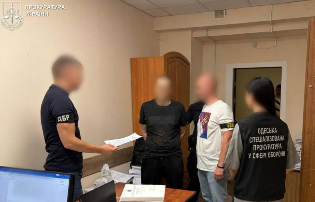 Одещина начальник складу розтрата