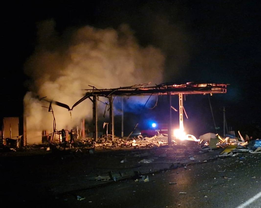 Вночі Ізмаїльский район опинився під атакою ворожих дронів: пошкоджені АЗС