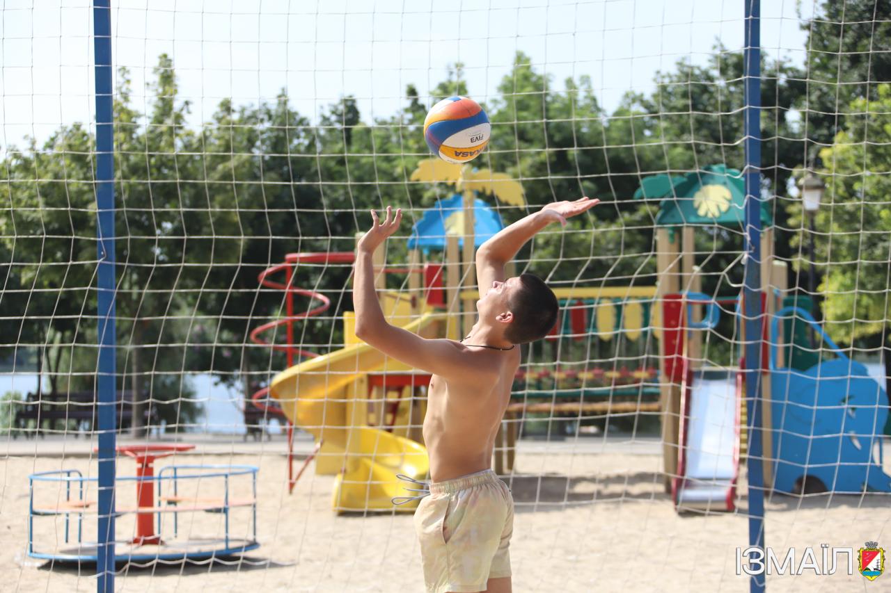 В Ізмаїлі відбувся відкритий чемпіонат міста з пляжного волейболу «Пляжка-2026»: названі переможці