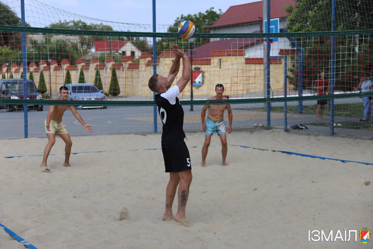 В Ізмаїлі відбувся відкритий чемпіонат міста з пляжного волейболу «Пляжка-2026»: названі переможці