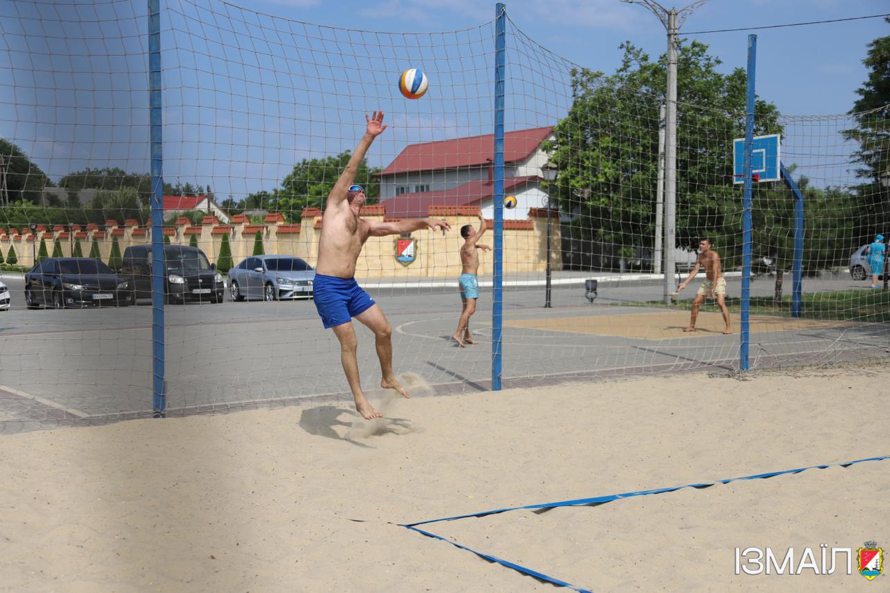 В Ізмаїлі відбувся відкритий чемпіонат міста з пляжного волейболу «Пляжка-2026»: названі переможці