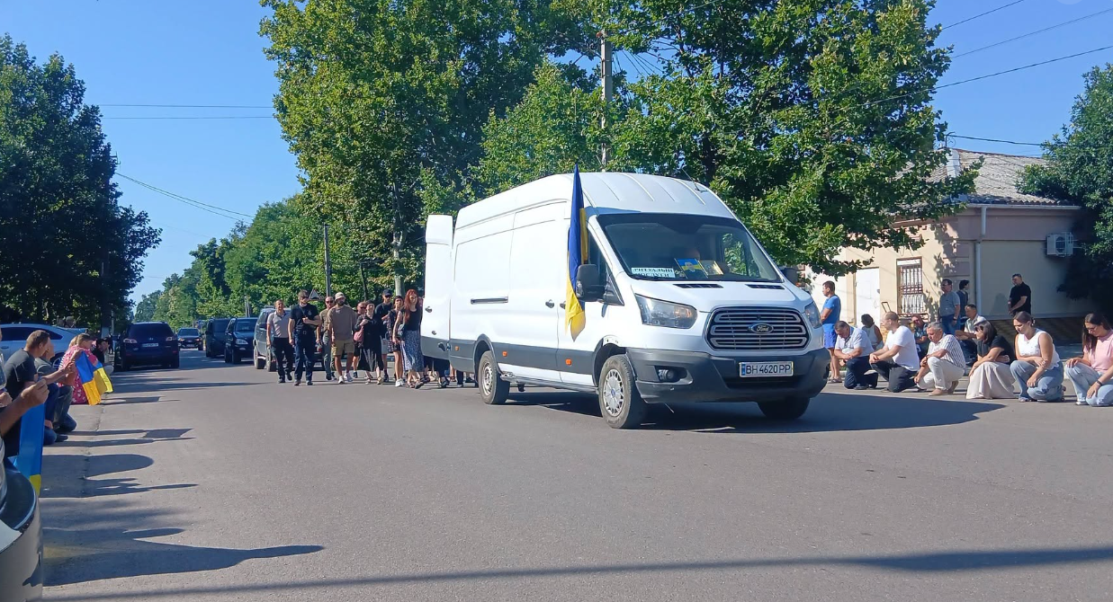 Кілійська громада попрощалася з захисником Андрєєвим Віталієм