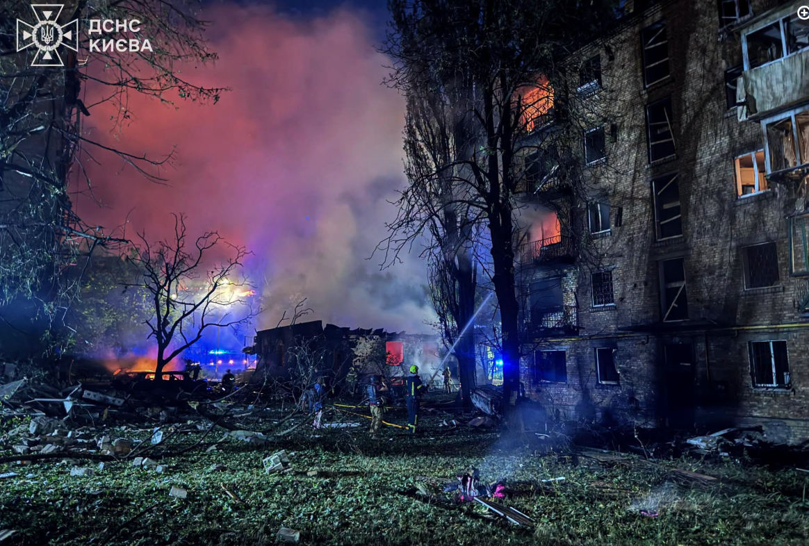 Масштабна балістична атака на Київ: близько 40 ракет, є загиблий та поранені