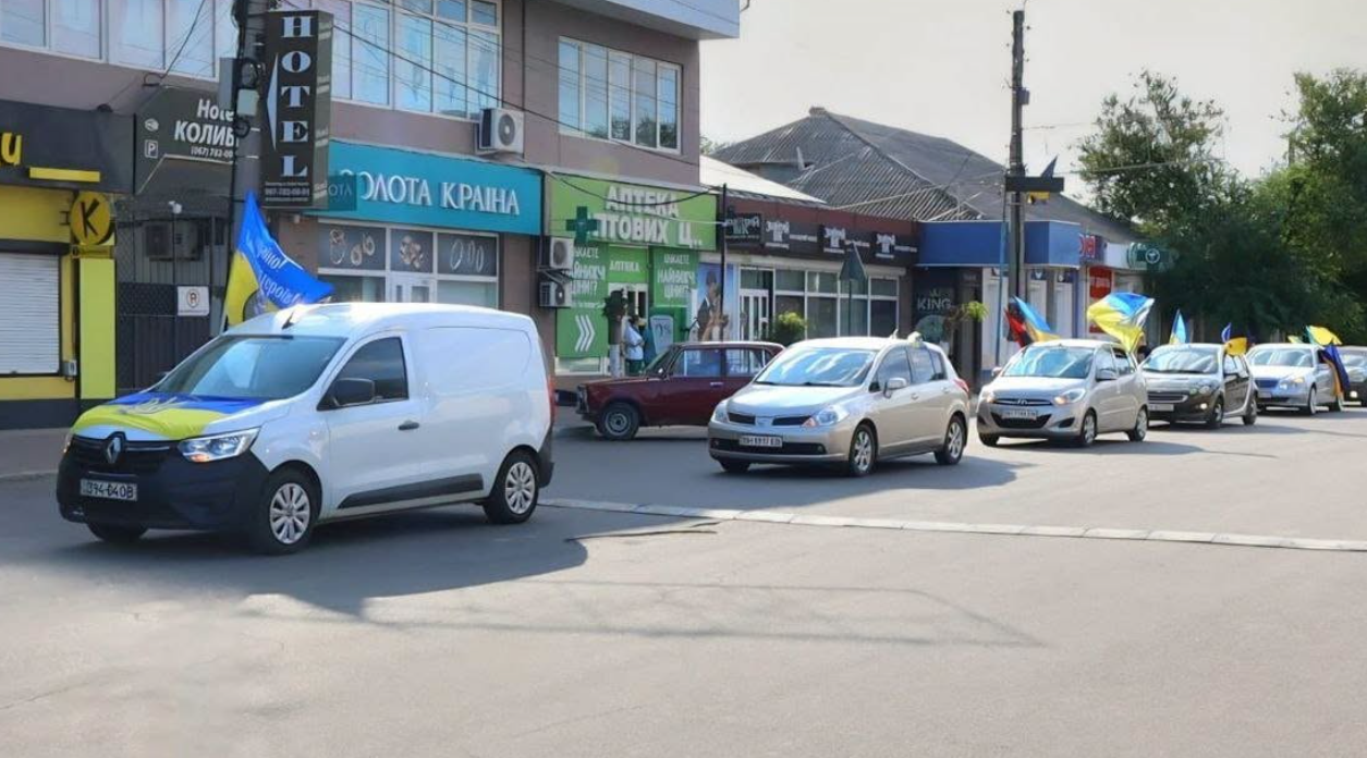 Автопробіг та ініціатива «Наповнимо Скриньку надії»: у Ренійській громаді вшанували пам’ять загиблих військових та цивільних полонених