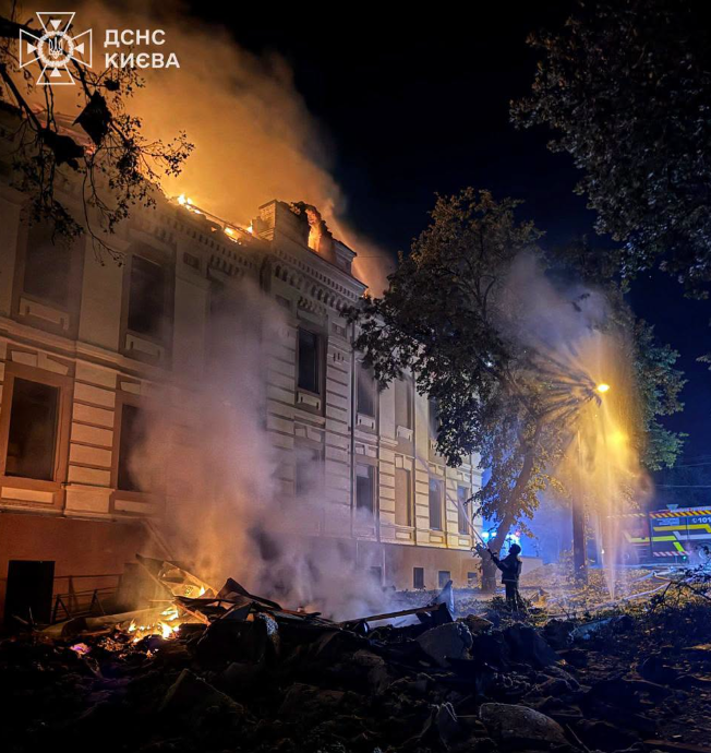 Масштабна балістична атака на Київ: близько 40 ракет, є загиблий та поранені
