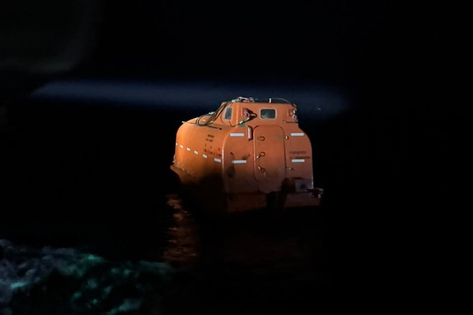 На Одещині морські прикордонники врятували філіппінського моряка з ураженого дроном судна