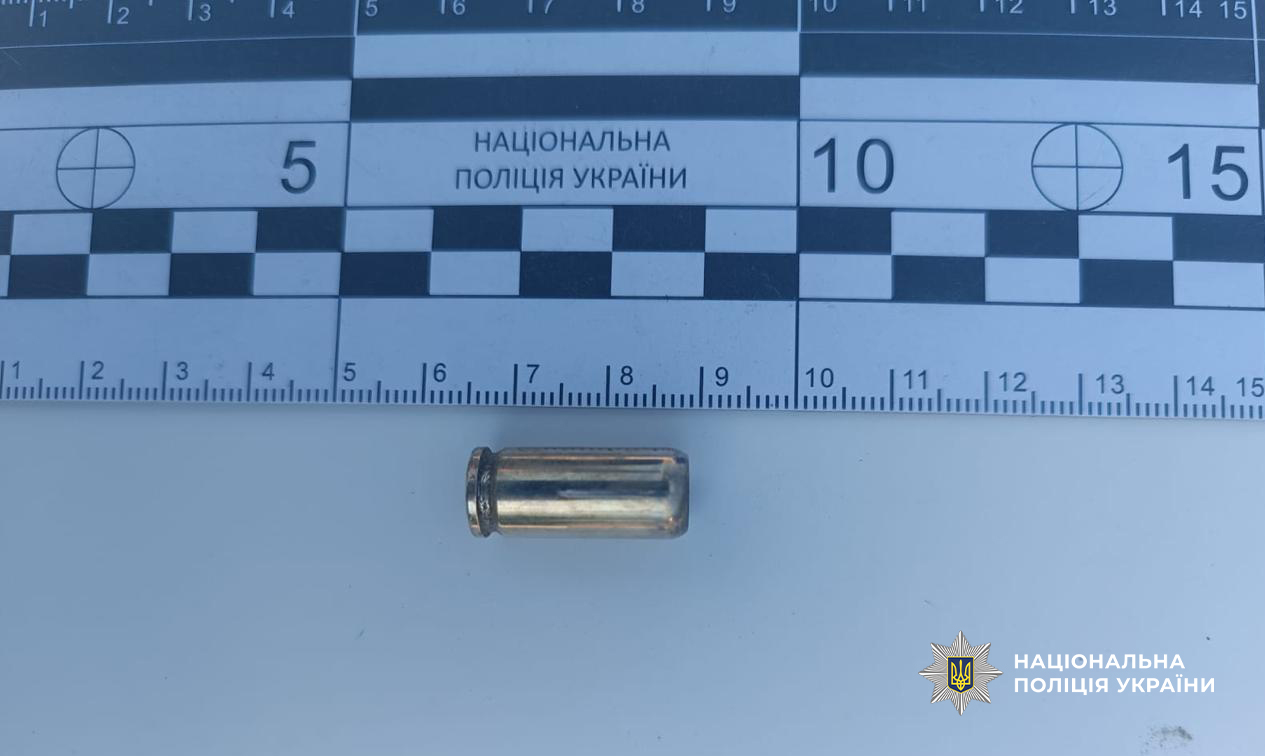 В Ізмаїлі чоловік влаштував на вулиці стрілянину та пошкодив екскаватор