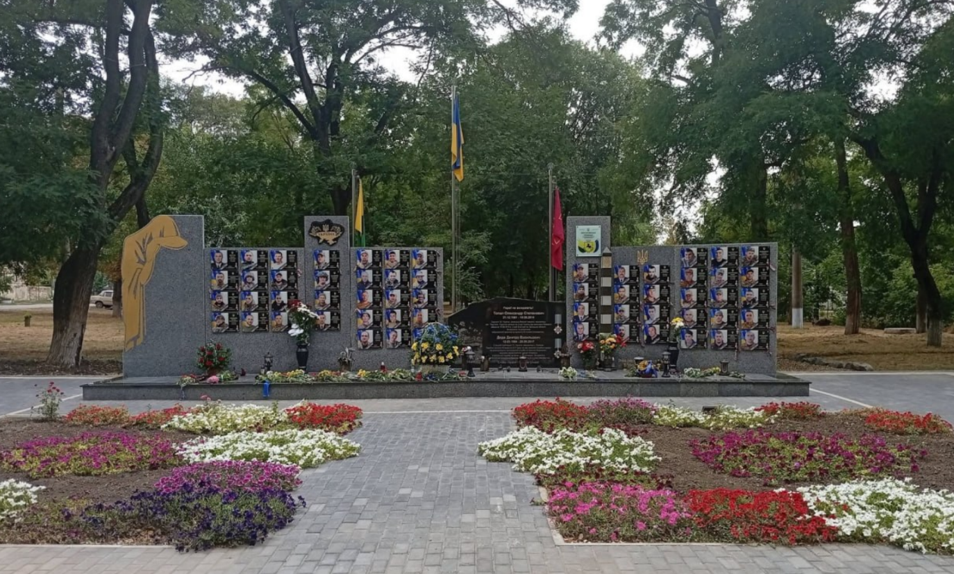 У Бессарабській громаді відкрили меморіальні дошки на честь семи загиблих воїнів