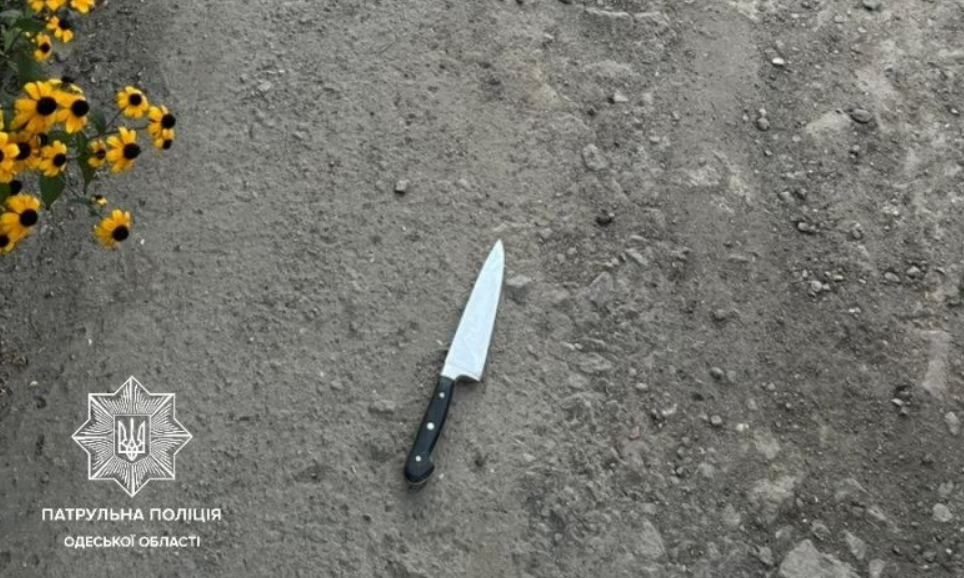 В Ізмаїлі затримали чоловіка, який ножем погрожував перехожим та намагався напасти на патрульних