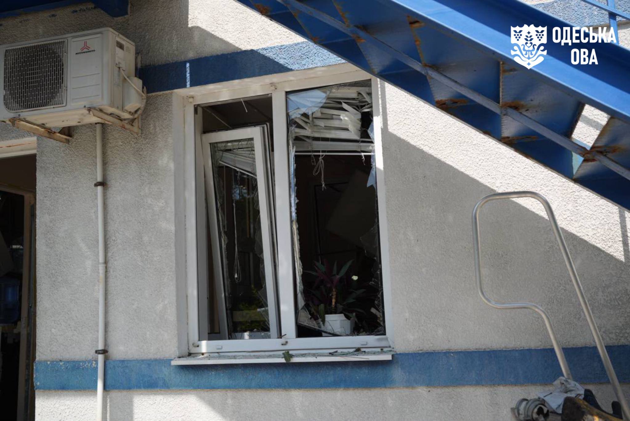 Вдень ворог атакував Одещину: на підприємстві загинула одна людина, вісім постраждали