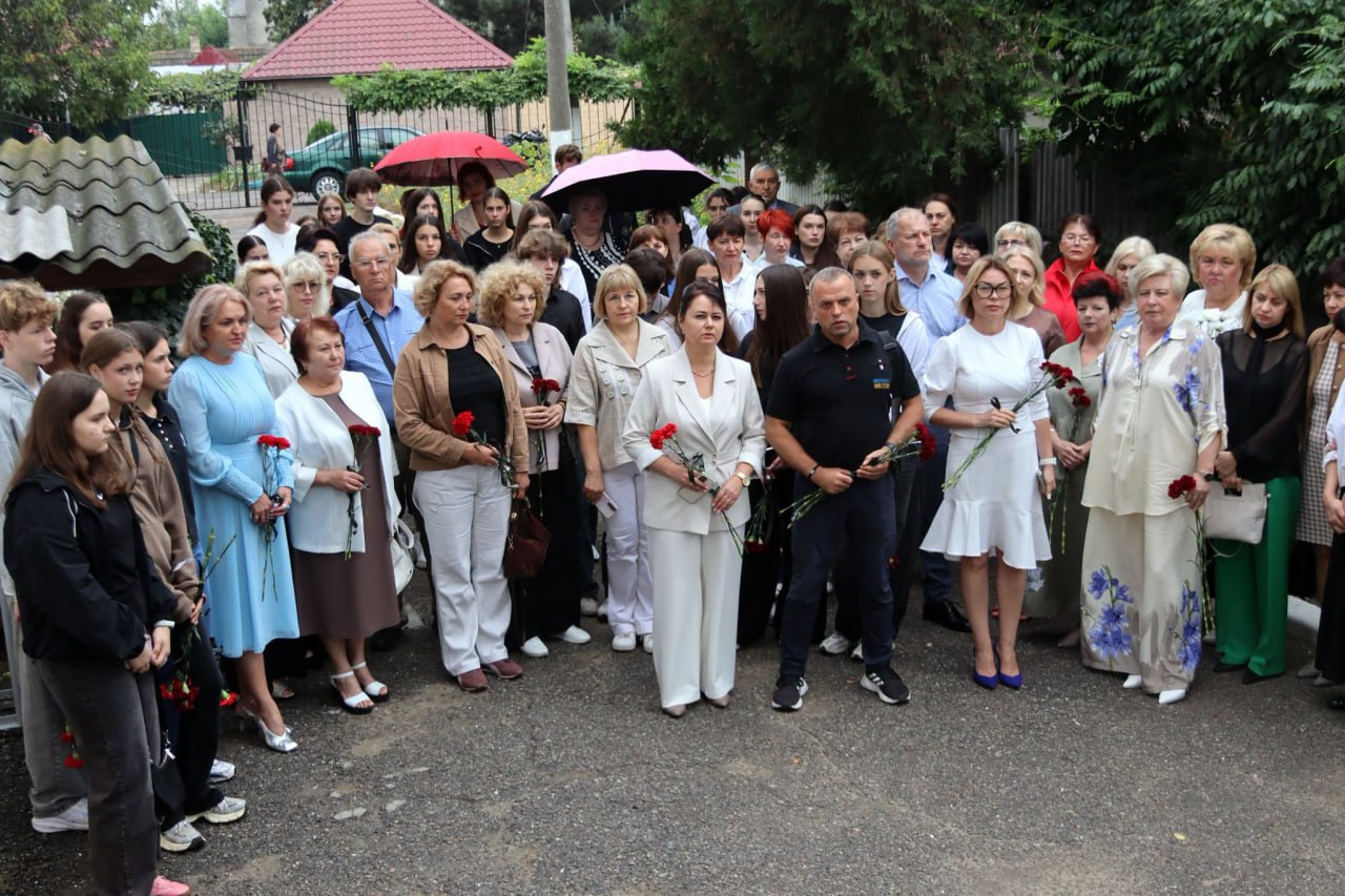 У Білгороді-Дністровському відкрили меморіальну дошку на честь бійця “Азова” Панова Артема