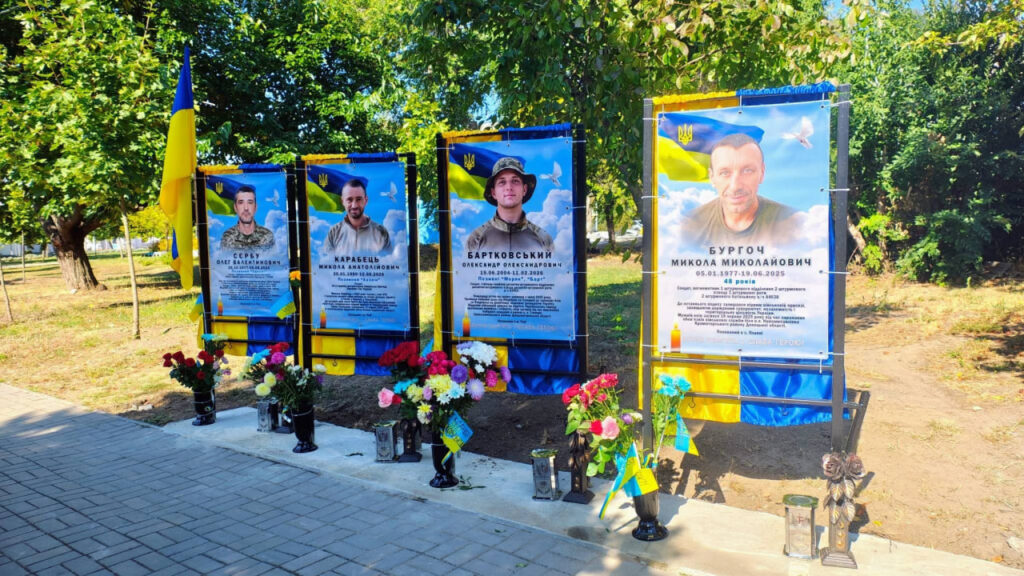 На Алеї Слави у місті Рені відкрили світлини восьми полеглих Героїв