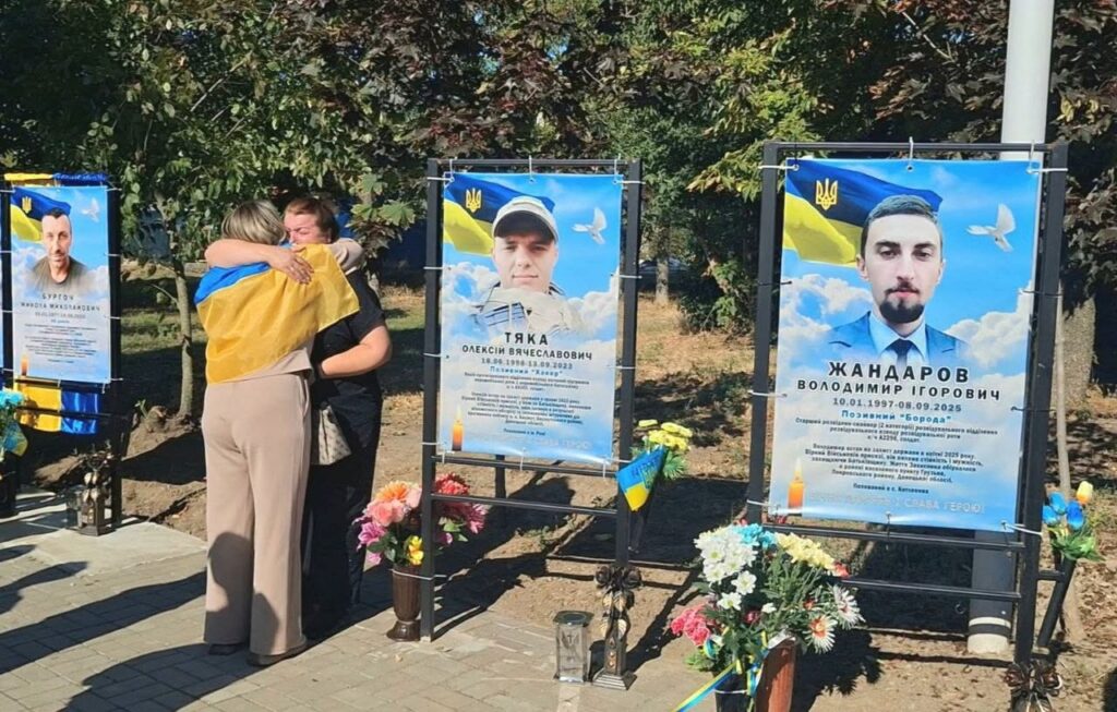 На Алеї Слави у місті Рені відкрили світлини восьми полеглих Героїв