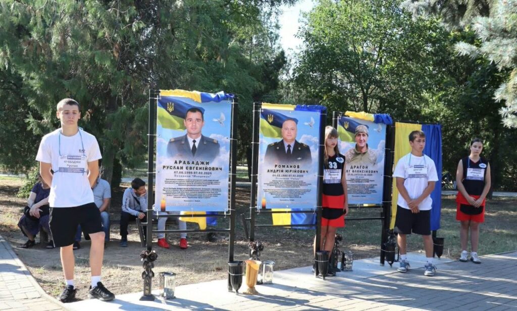 На Алеї Слави у місті Рені відкрили світлини восьми полеглих Героїв