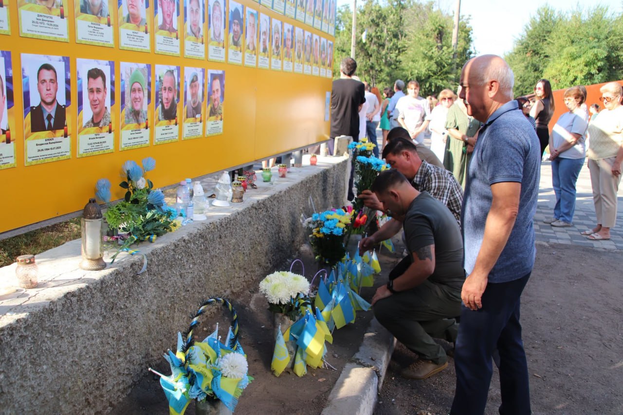 27 імен — 27 ударів “Дзвону Пам’яті”: у Болграді вшанували полеглих Героїв