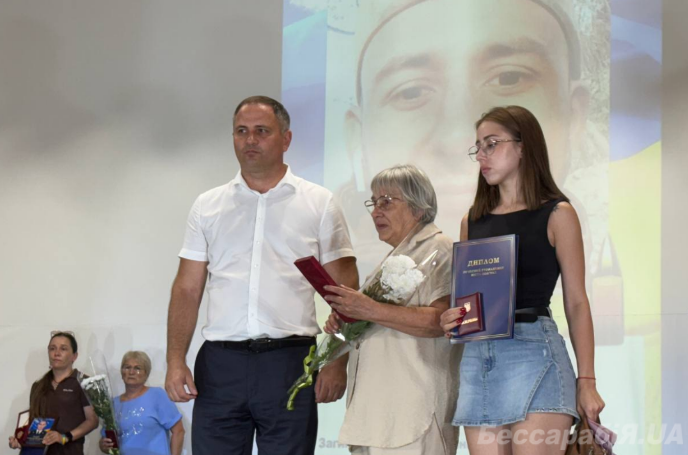 У Болграді родинам полеглих Героїв вручили відзнаки “Почесний громадянин міста”