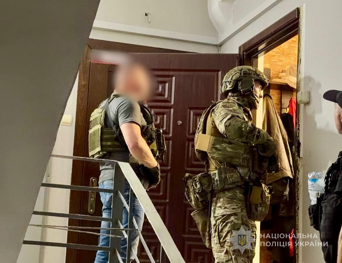 На Одещині чоловік вбив своїх батьків, поранив брата та застрелився