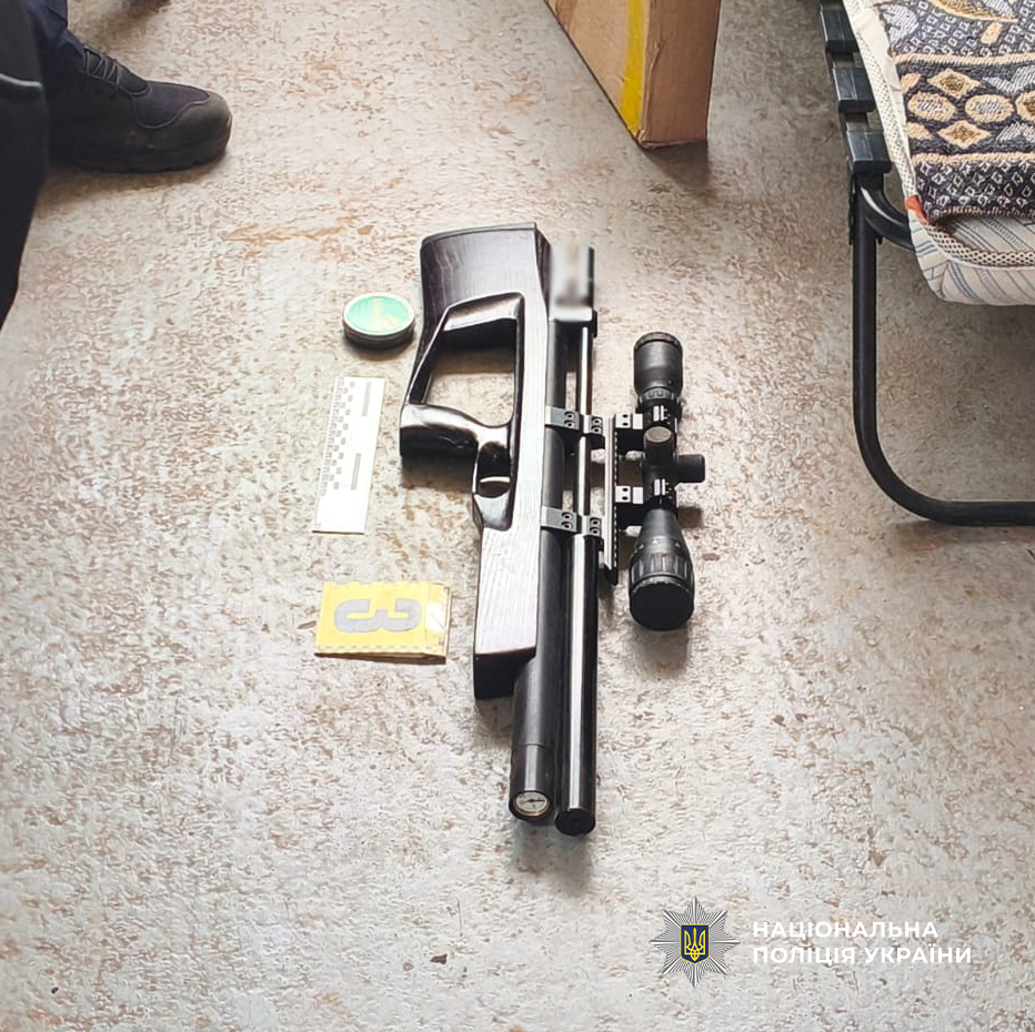 У Білгород-Дністровському районі затримали чоловіка, який стріляв із пневматичної гвинтівки у дитину