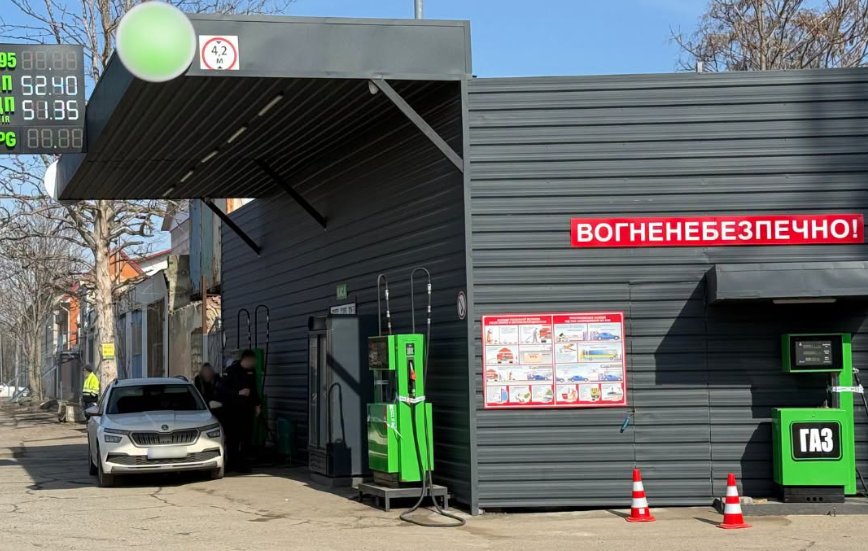 Житель Болградського району організував мережу нелегальних АЗС на Одещині: суд призначив йому покарання