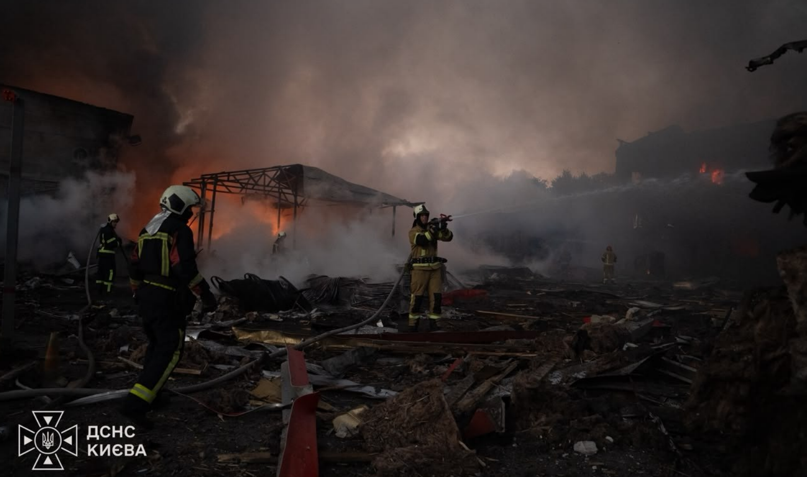 Наслідки нічної атаки на Київ: двоє загиблих, 10 постраждалих