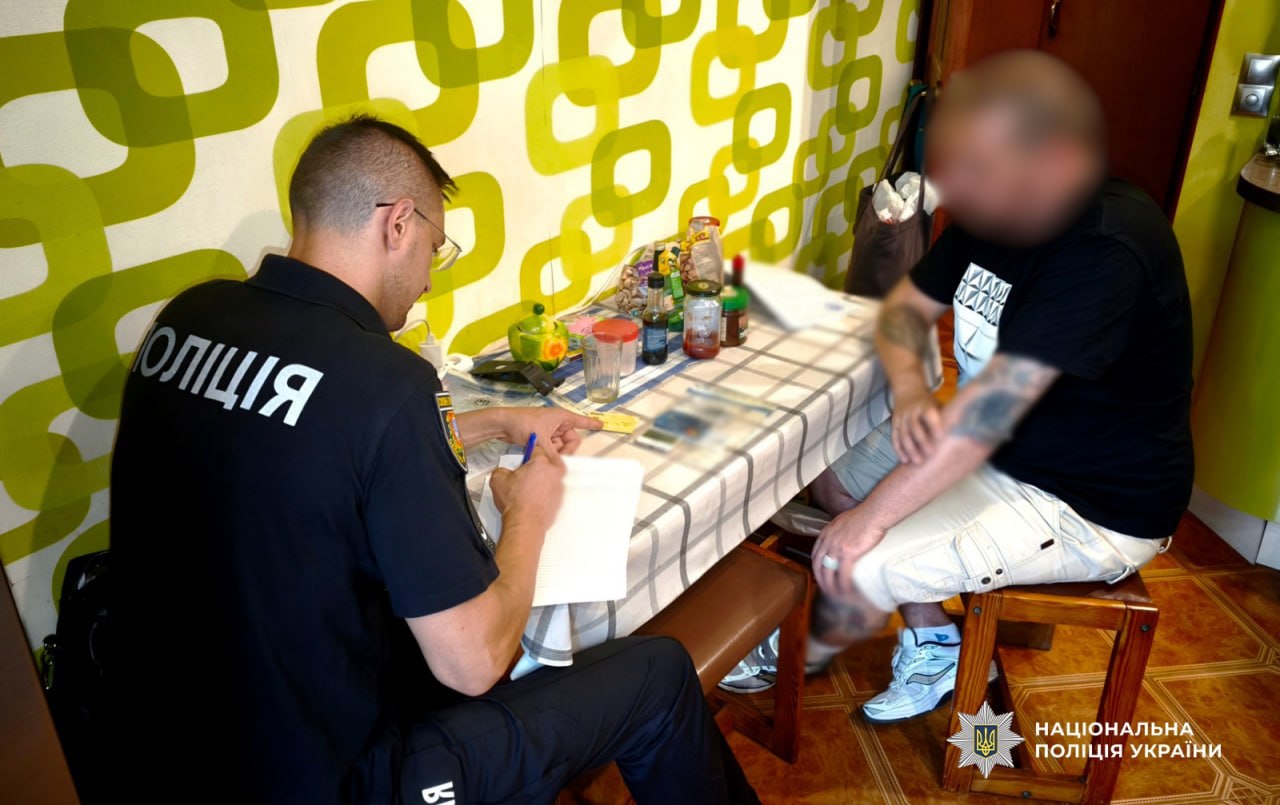В Одесі затримали 38-річного чоловіка за розбещення та вербування дітей для виготовлення й розповсюдження порнографії