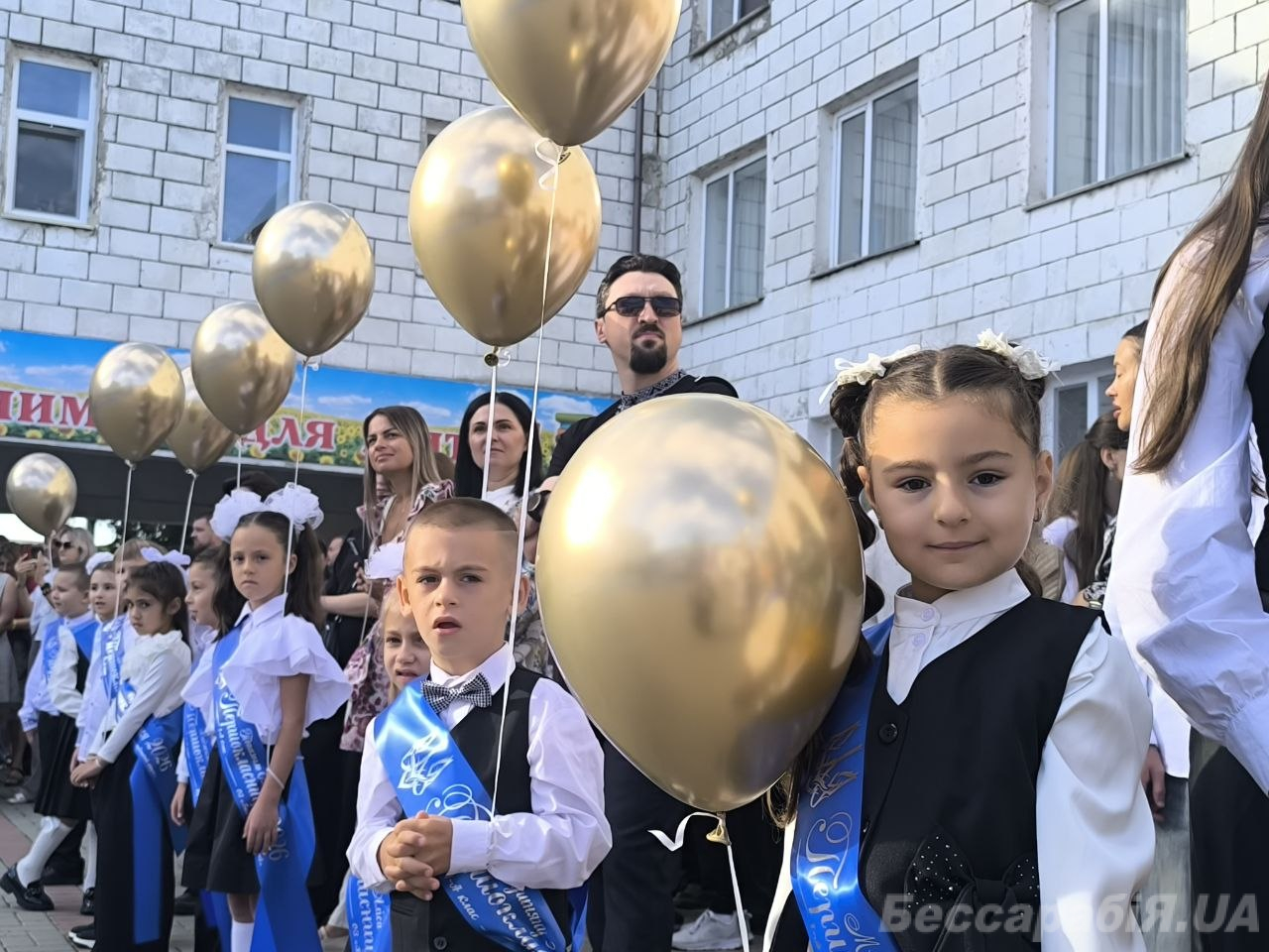 У Болградському районі для 701 першокласника вперше пролунав шкільний дзвоник
