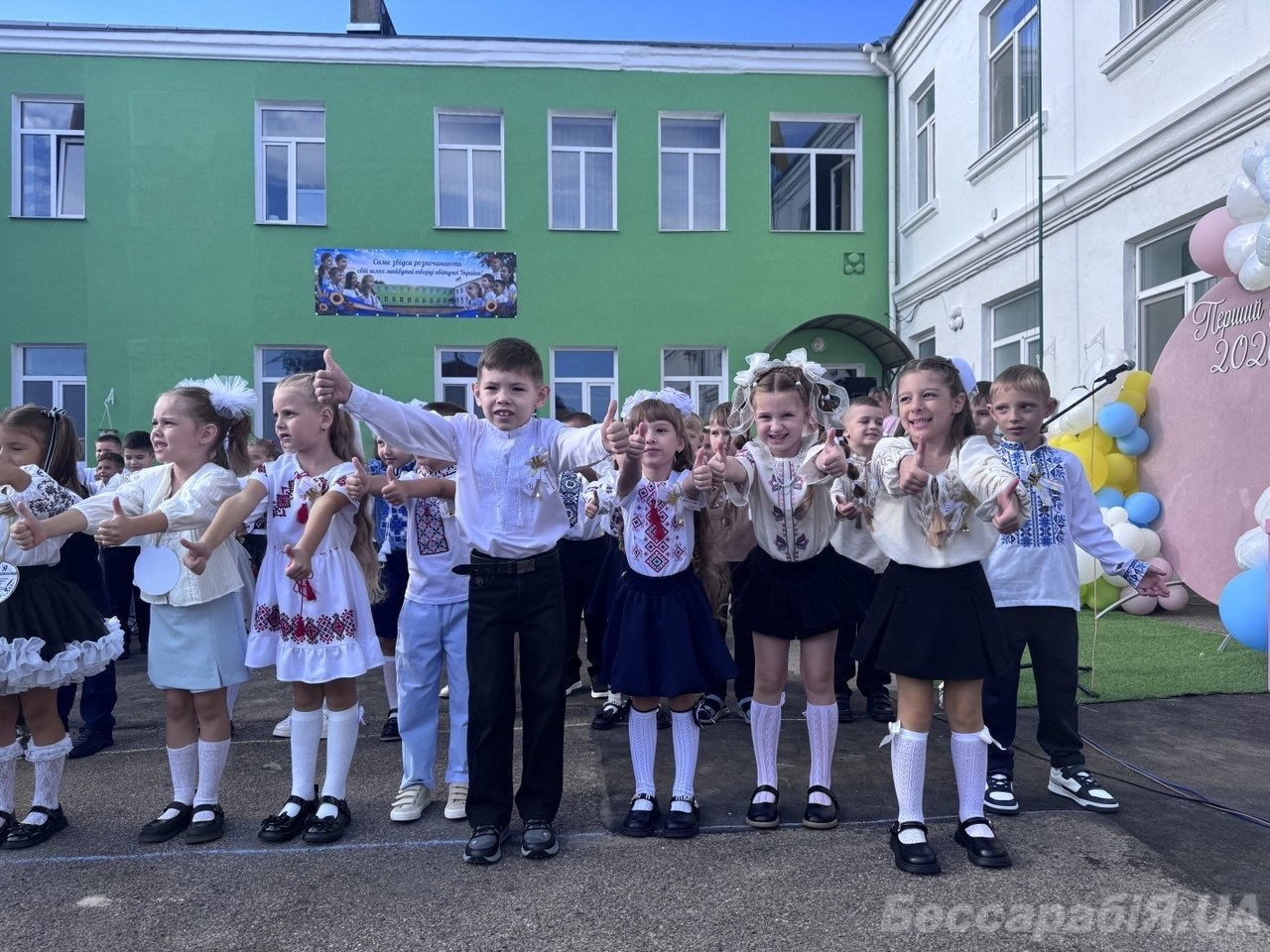 В Ізмаїлі пролунав перший дзвоник: за парти сіли 7656 учнів