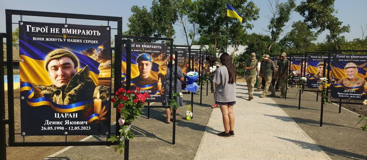У Буджацькій громаді пошкодили меморіальний банер полеглого захисника