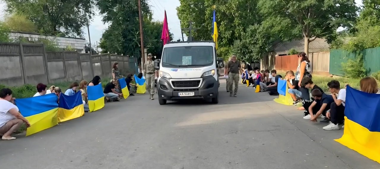 Ренійська громада назавжди попрощалася з полеглим на війні земляком Ільченком Валерієм