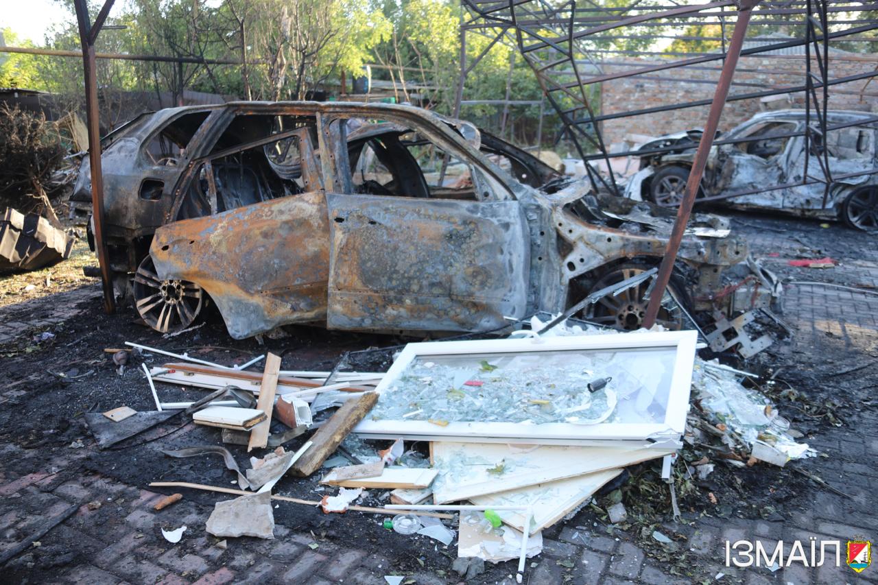 В Ізмаїлі триває ліквідація наслідків ворожого обстрілу