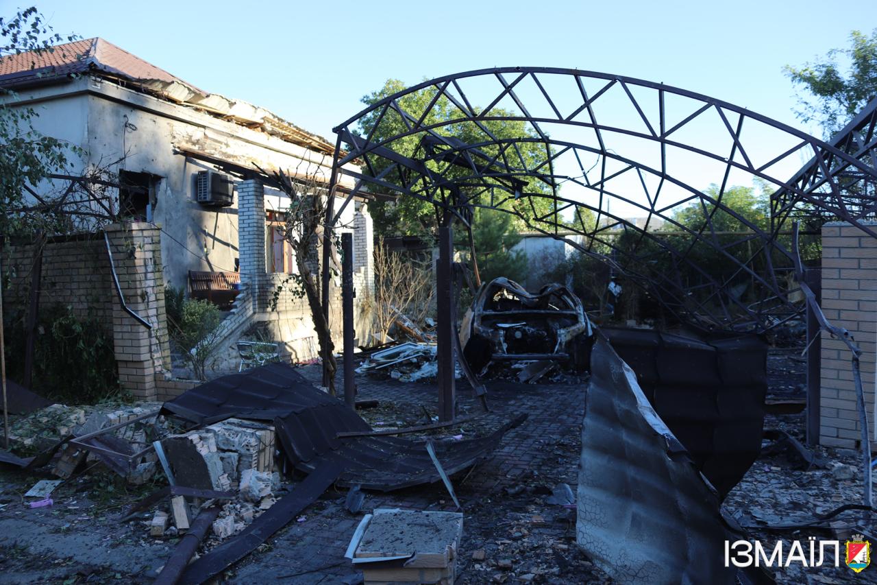 В Ізмаїлі триває ліквідація наслідків ворожого обстрілу