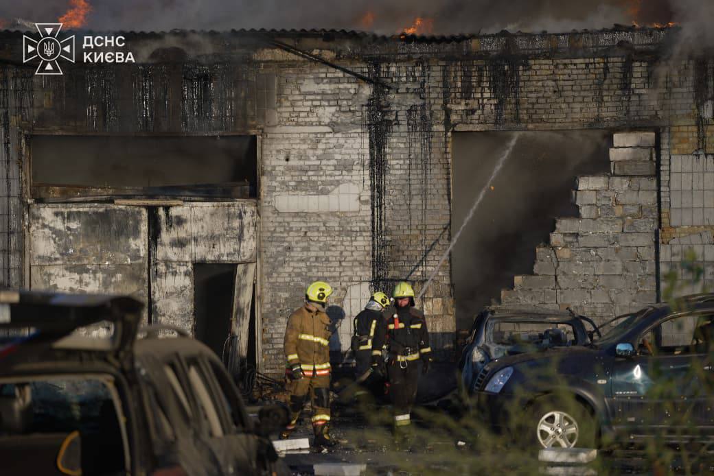 Наслідки нічної атаки на Київ: двоє загиблих, 10 постраждалих