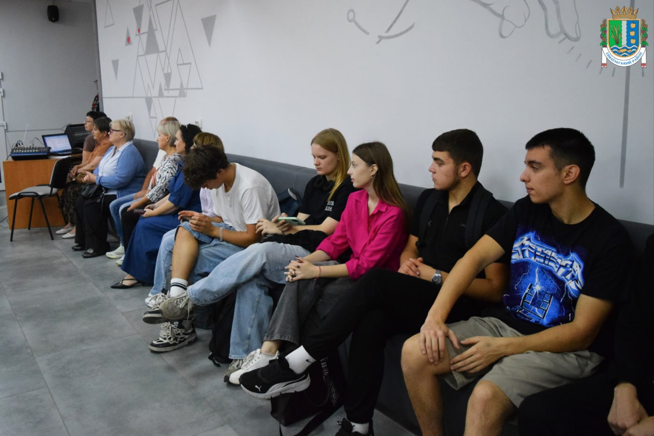 В Ізмаїльському районі з нагоди Дня усиновлення відзначили тих, хто дарує чужим дітям домашній затишок, тепло душі та турботу
