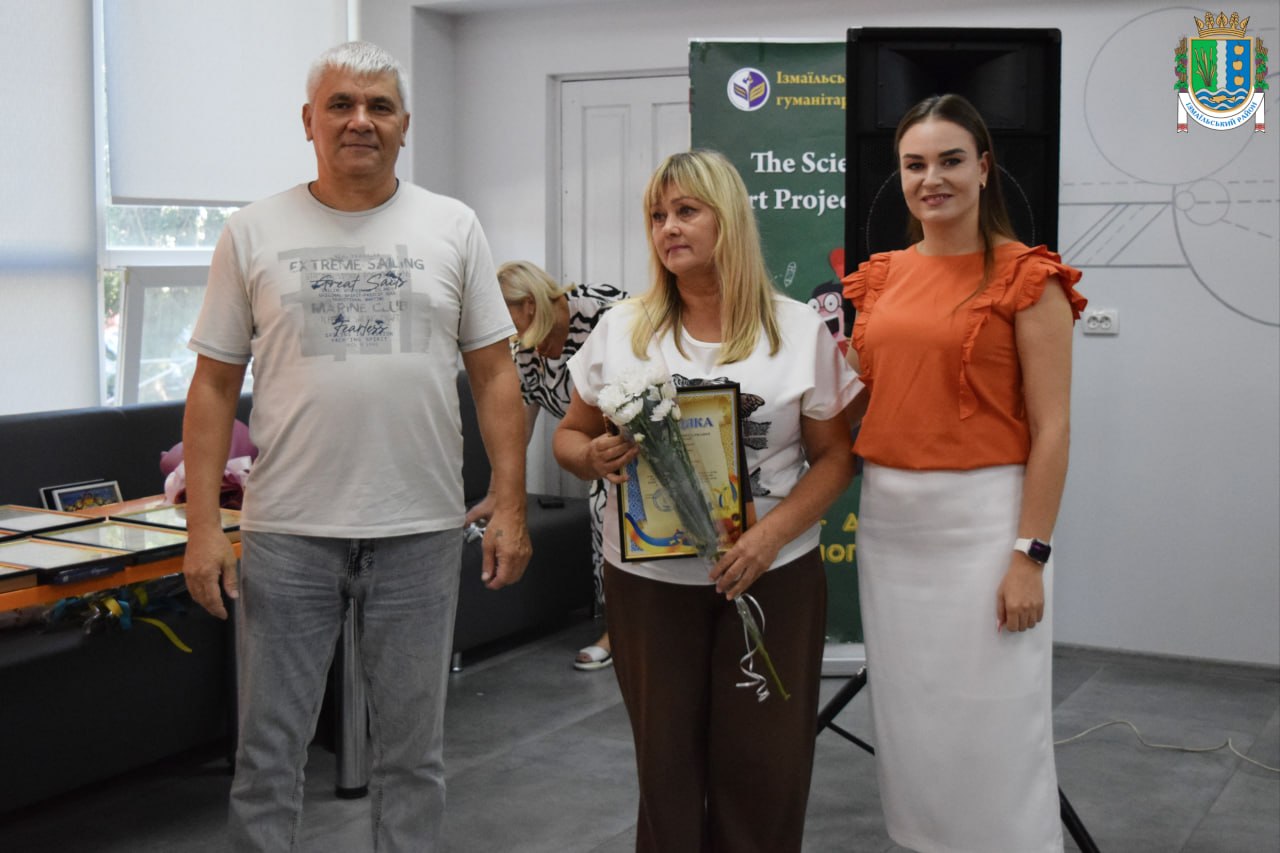 В Ізмаїльському районі з нагоди Дня усиновлення відзначили тих, хто дарує чужим дітям домашній затишок, тепло душі та турботу