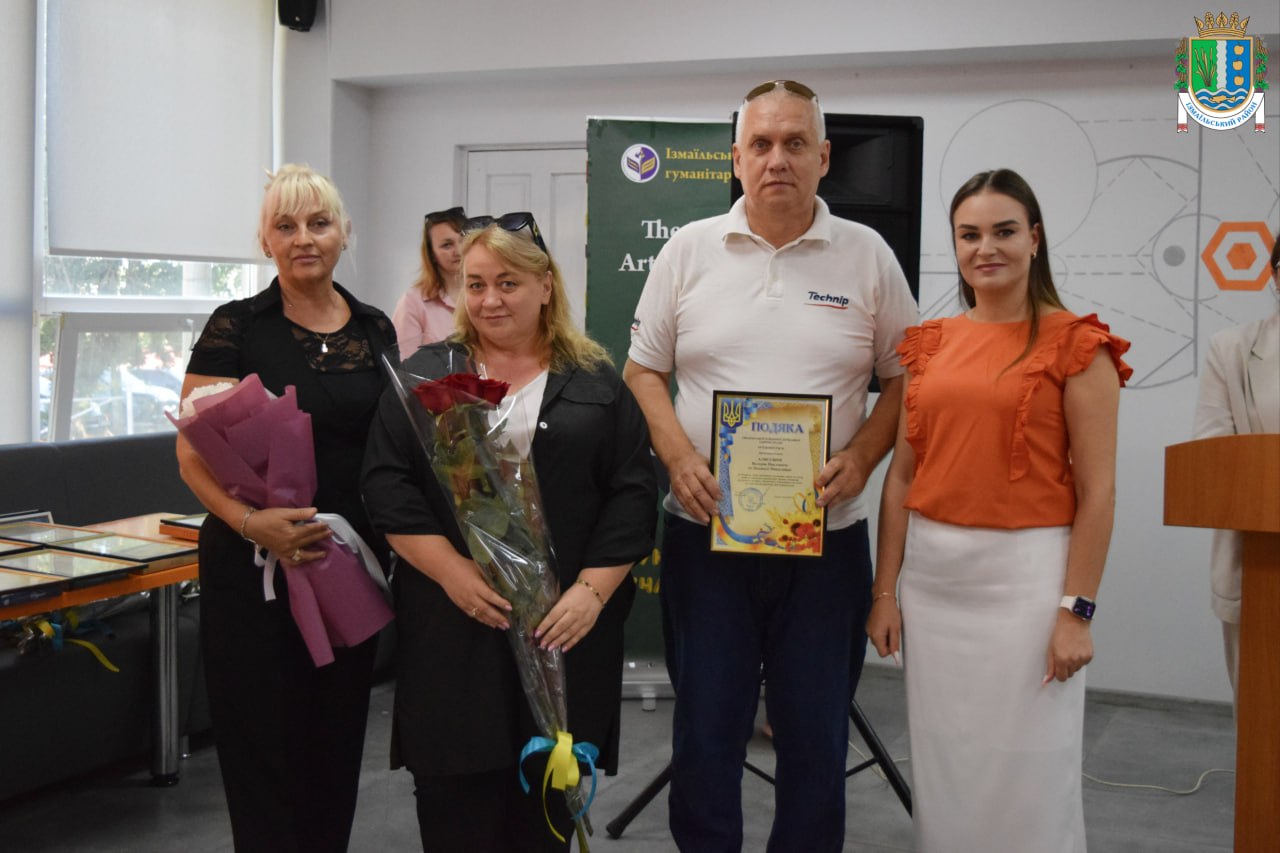 В Ізмаїльському районі з нагоди Дня усиновлення відзначили тих, хто дарує чужим дітям домашній затишок, тепло душі та турботу