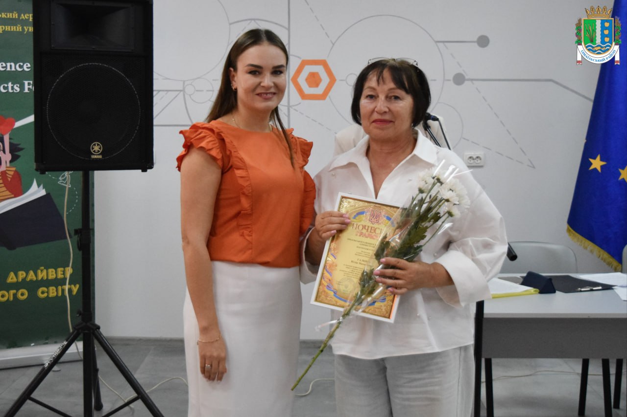 В Ізмаїльському районі з нагоди Дня усиновлення відзначили тих, хто дарує чужим дітям домашній затишок, тепло душі та турботу