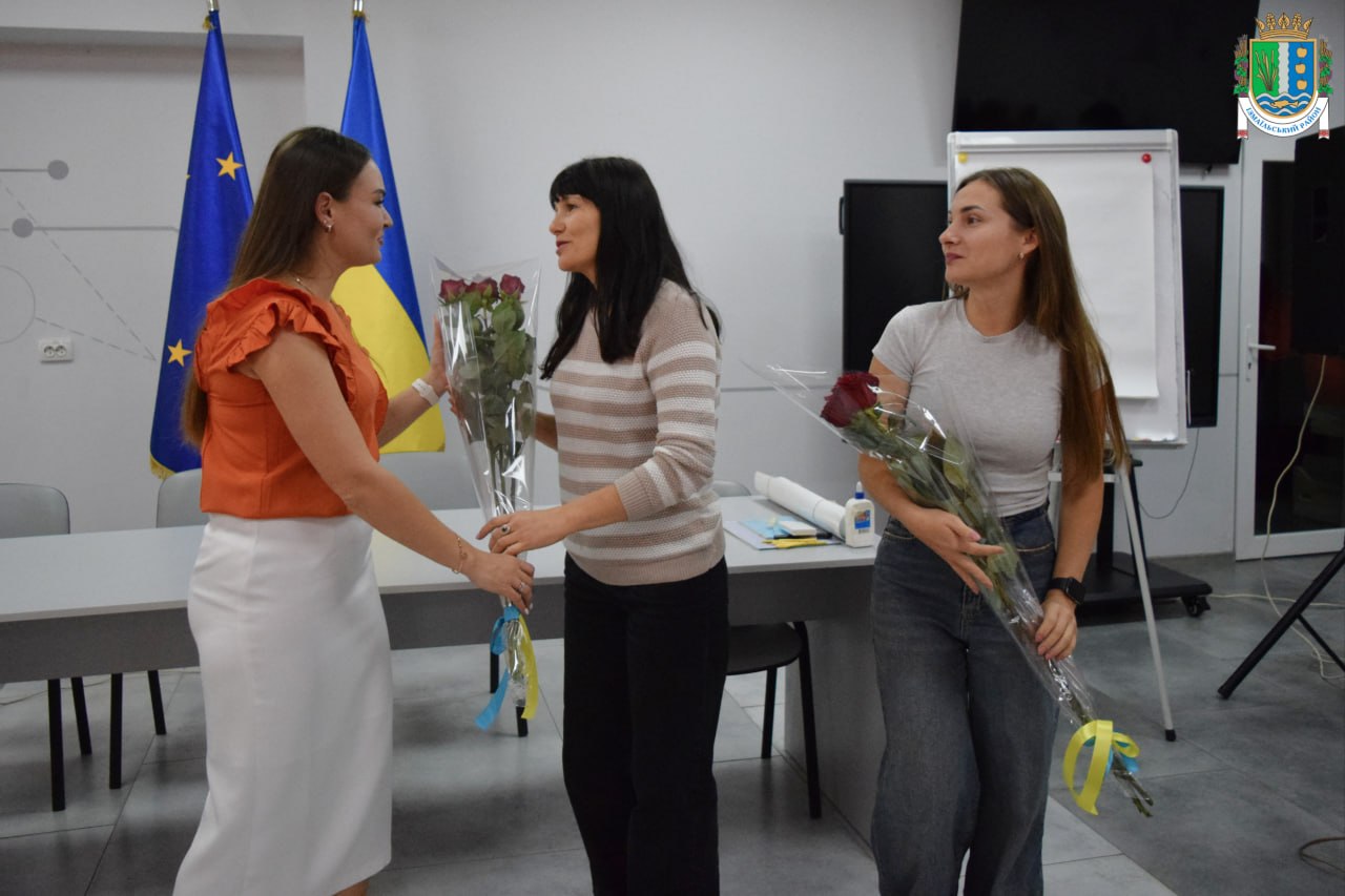 В Ізмаїльському районі з нагоди Дня усиновлення відзначили тих, хто дарує чужим дітям домашній затишок, тепло душі та турботу