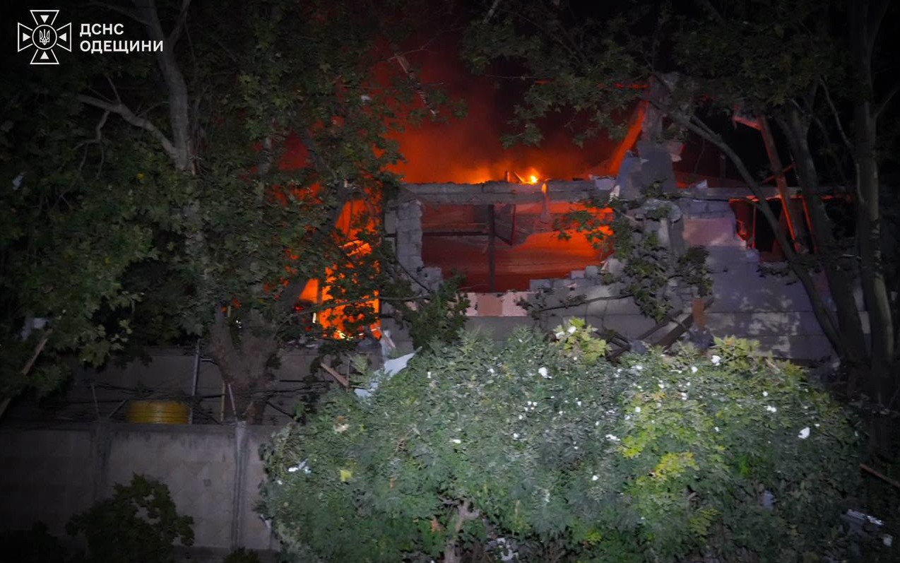 Росія вдруге за добу поцілила у багатоповерхівку в Одесі
