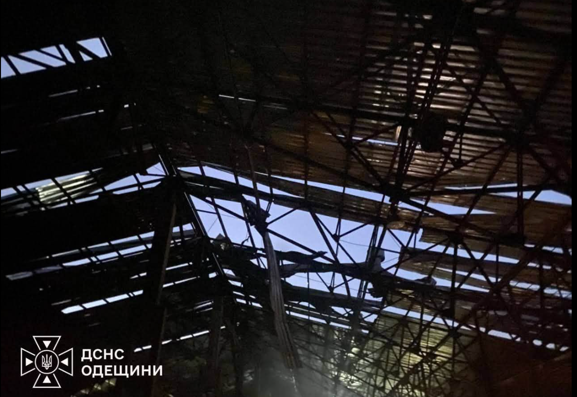 Атаки ворога на Одещину не припиняються: пошкоджено підприємство, житлові та складські будівлі