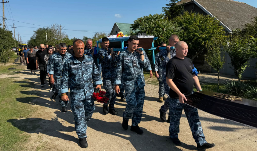Навіки 43: Саф’янівська громада провела в останню путь захисника України Армаша Віталія