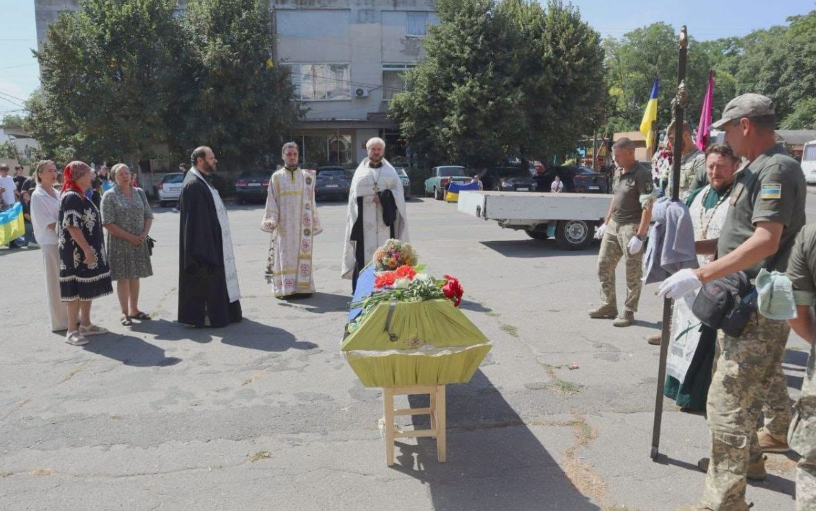 Ренійська громада назавжди попрощалася з полеглим на війні земляком Ільченком Валерієм